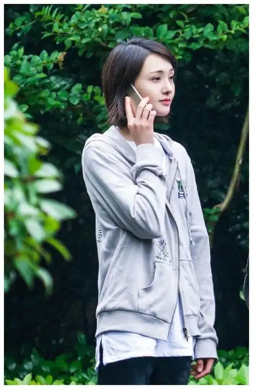 电视剧为了你我愿意热爱整个女主角郑爽饰有李木子的剧照