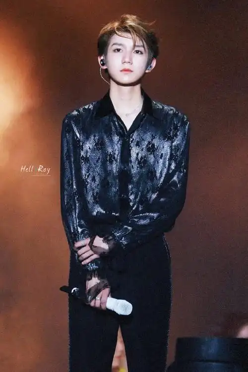 与王源十年璀璨共往