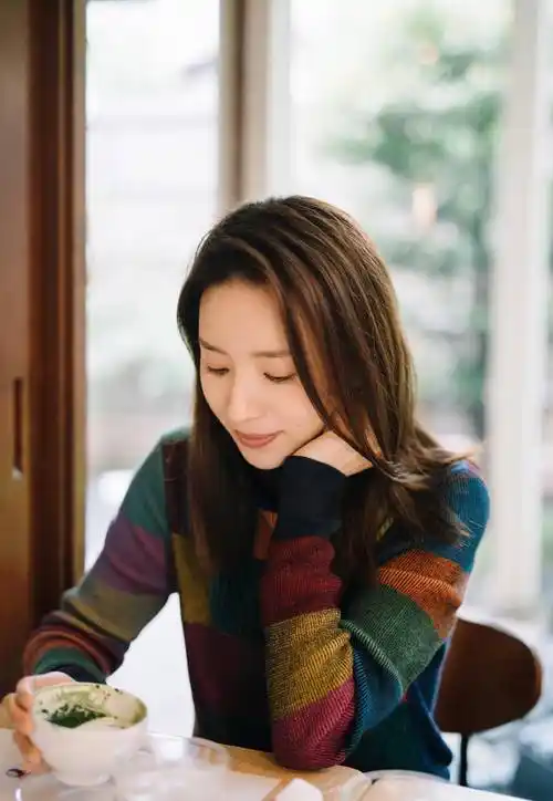 董洁直播反穿瑜伽裤?网友:半老徐娘风韵不在!