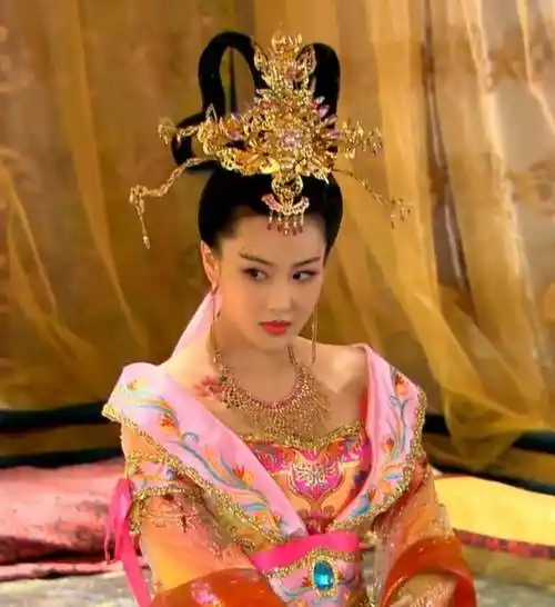 苏妲己睡觉时有两个"坏习惯",一般女子不敢模仿,纣王却很喜欢_剧照