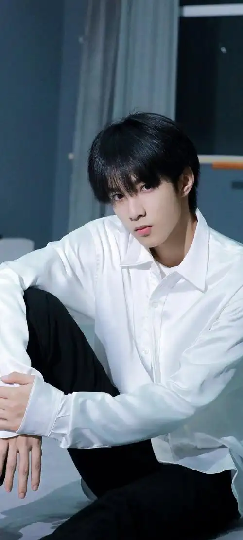 刘耀文从小就帅而自知