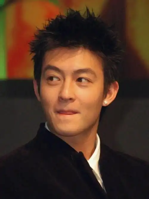 陈冠希在"照片门"之后,又推出了他的最新作品,这次的主角是当年仅16岁