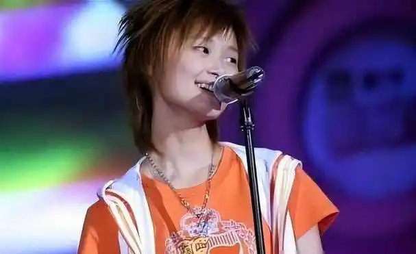 5名超女现状:李宇春身患重病,何洁卑微求上浪姐,张靓颖被骗6