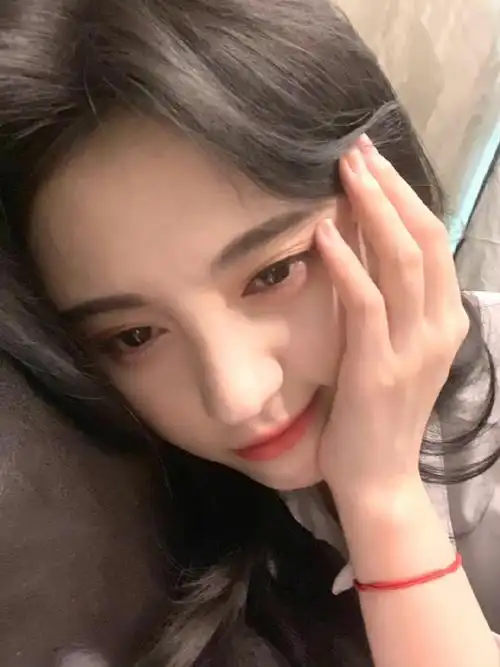 鞠婧祎晒眼镜特效随拍