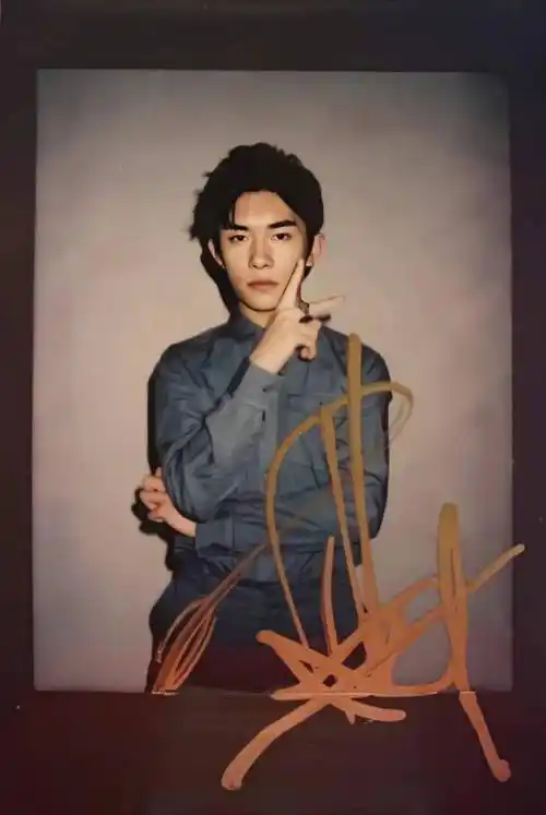 易烊千玺——拍立得系列!_满园_盾矛_玫瑰