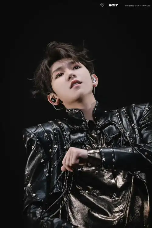 一大批高清饭拍图来袭,仔细欣赏源哥美貌@tfboys-王源