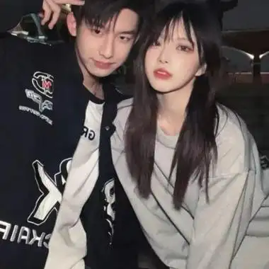 qq情侣头像2021年最流行数量较多共计24张