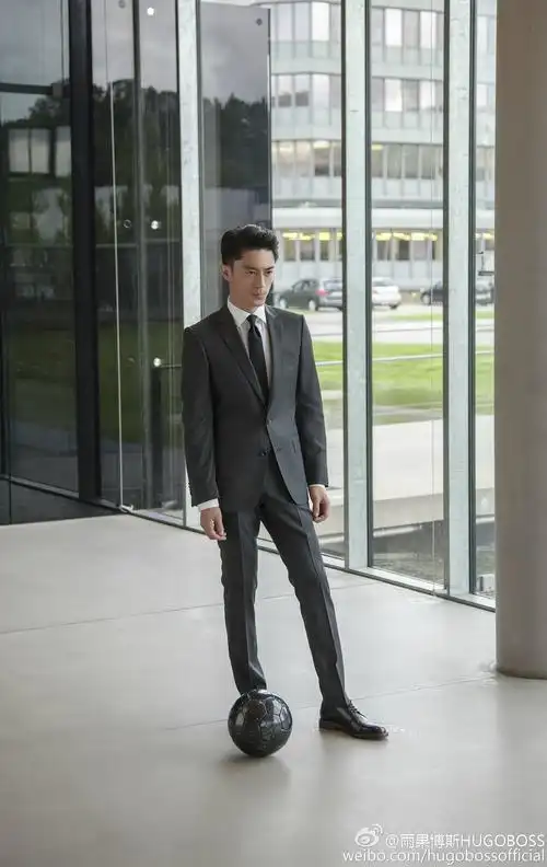 bossmanoftoday#霍建华先生于德国总部访问期间,身着boss "create