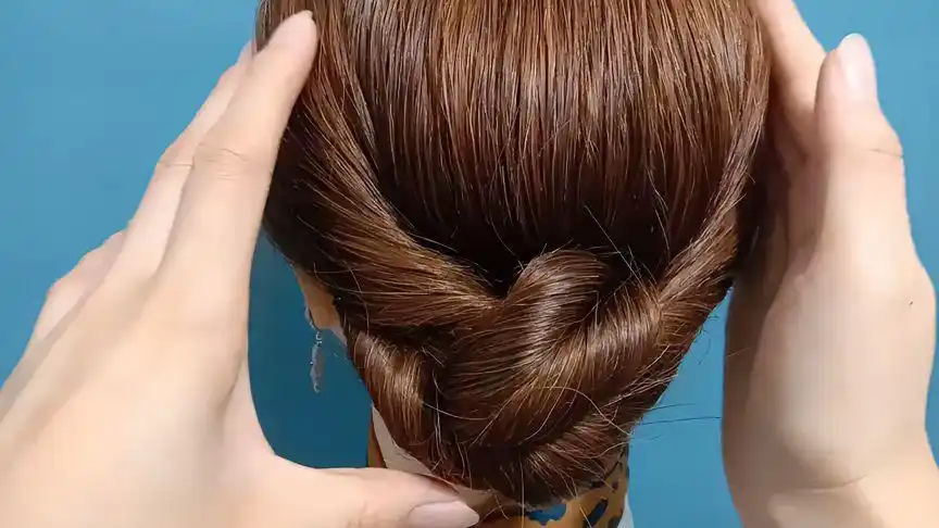 初秋这种盘发最实用,不易散还好看显年轻气质,手法也简单