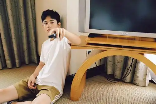 没人搬这套写真吗胡先煦太好看了听风哥哥yyds