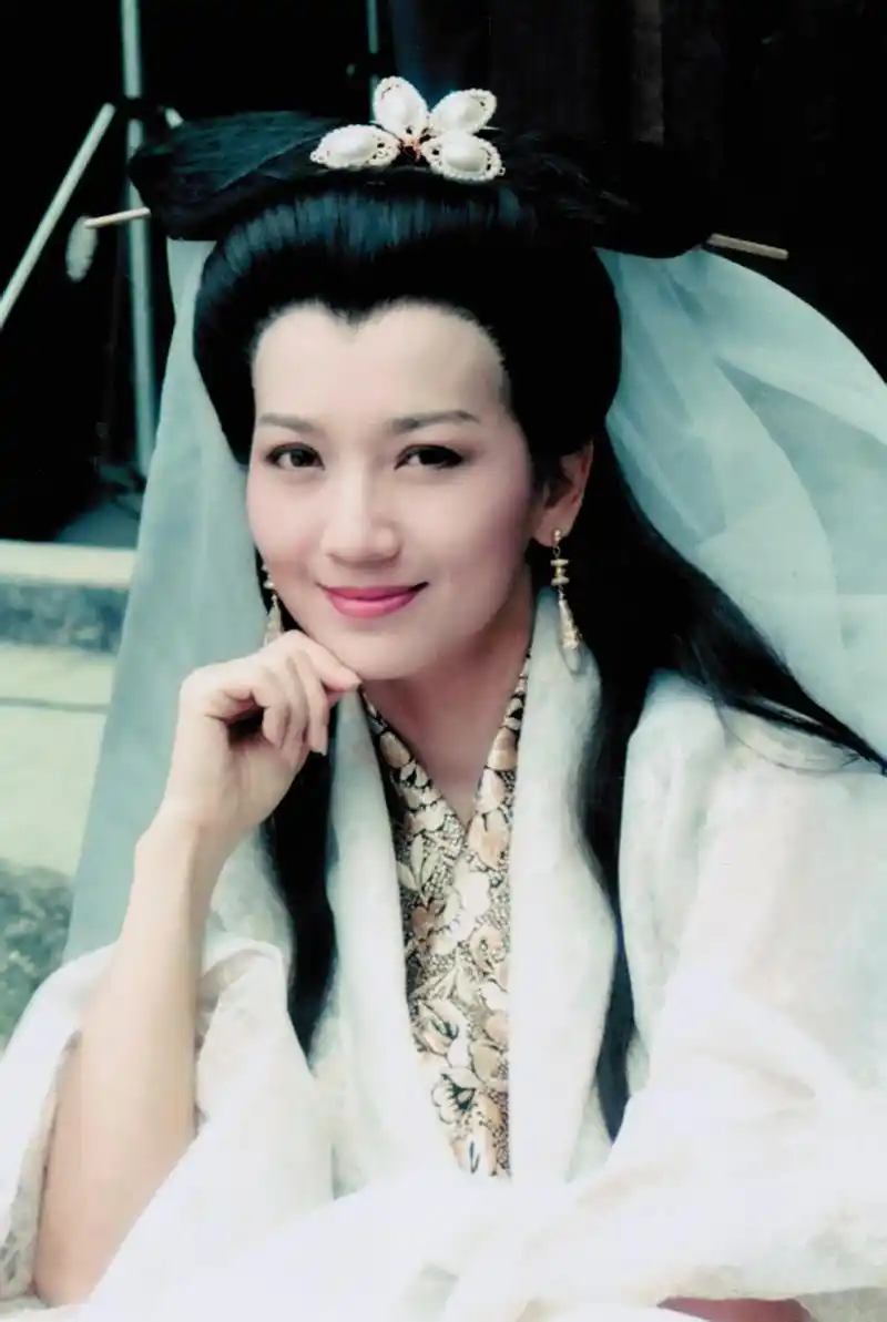 香港女星,赵雅芝,年轻前照片