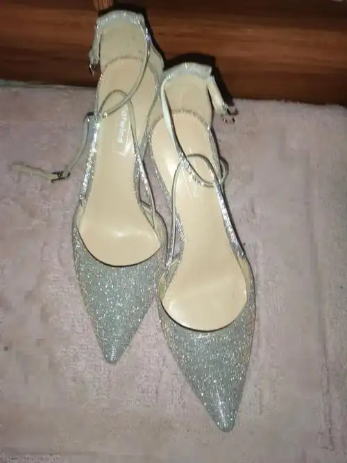 夏天的尾巴我买了这双高跟鞋 一开始买了黑色 后面发现了这双bling