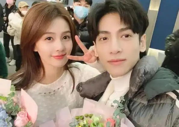 罗云熙对白鹿说:我想娶你当老婆!注意白鹿的反应,假戏真做?