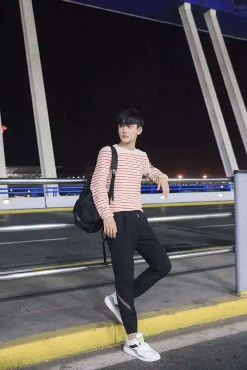 "学长" 熊梓淇超轻加厚鞋底完美修饰腿型标志性 h logo 奢潮醒目黑色