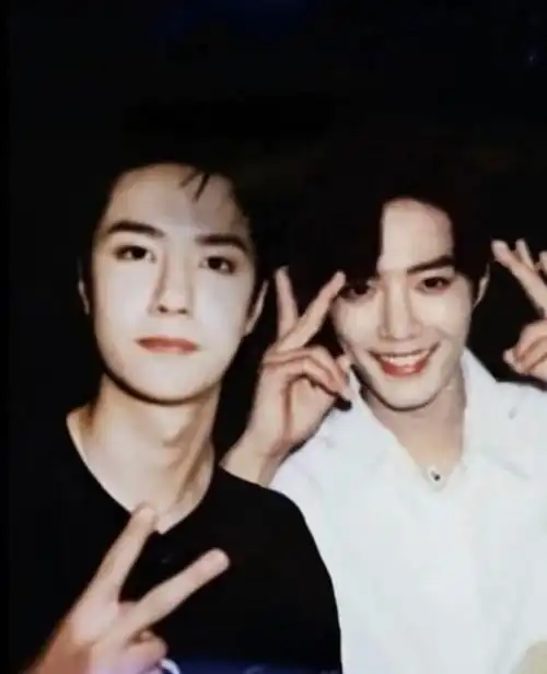 表面风光无限,实则步步惊心,王一博肖战的苦楚,黄渤早就看穿了