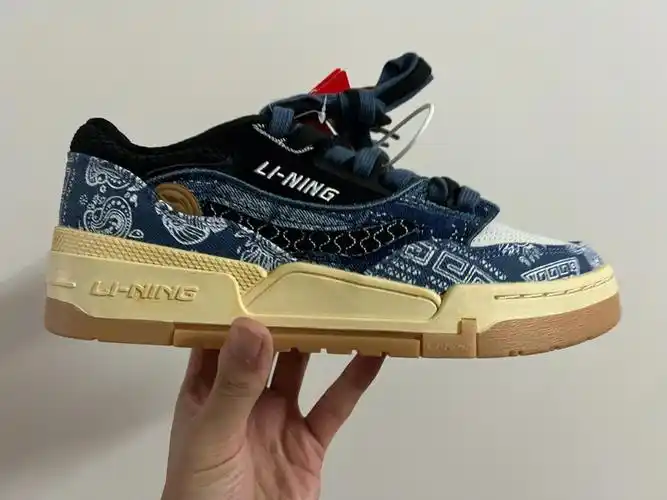 谁说国产没有高颜值滑板鞋这双给你惊喜