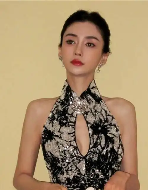 正经旗袍穿出擦感失去黄晓明的托底杨颖变成了这样