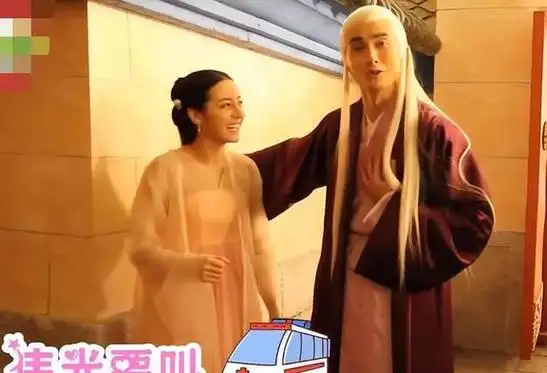 怪不得影视只拍上半身镜头下移后是我们不能看的尴尬画面