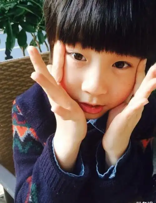 16岁小哥哥帅气一套照片