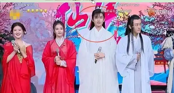 【蔡徐坤】这位选手最初是以偶像身份出道的.