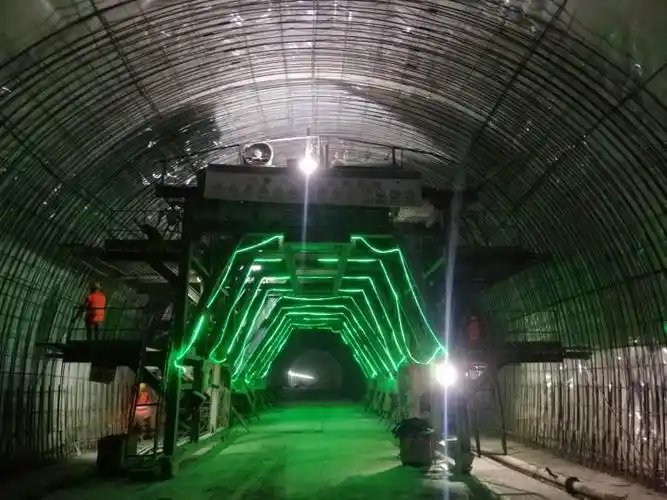明月山隧道贯通合长高速预计明年建成通车