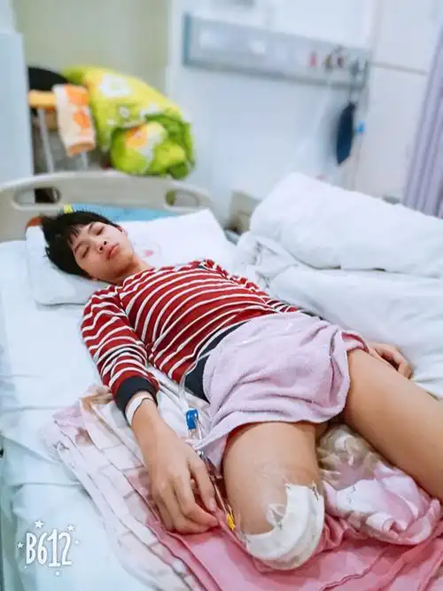 14岁的儿子身患恶性肿瘤被截肢父亲黄列超我来当你一生的拐杖