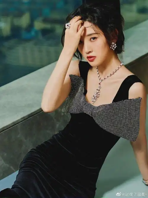 唐艺昕钻石蝴蝶结裙