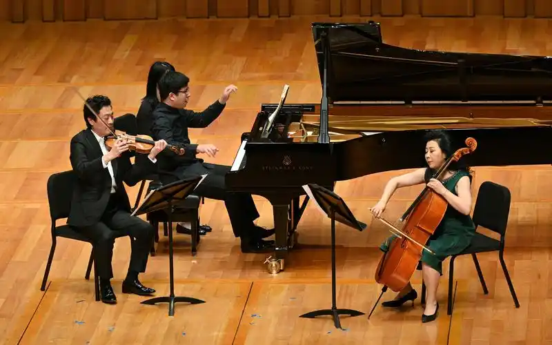 贝多芬《d大调第五钢琴三重奏》作品70之一 第三乐章 小提琴/吕思清