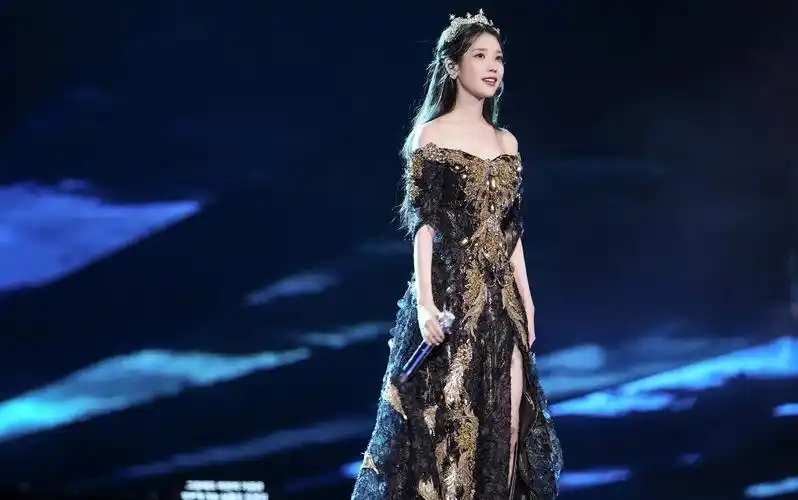 iu蚕室演唱会饭拍舞台 220918