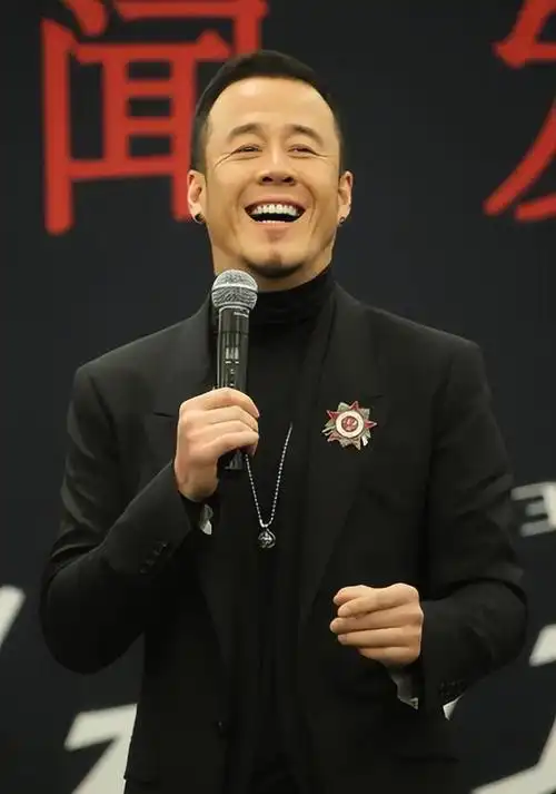 这次51岁的杨坤活成了一个笑话