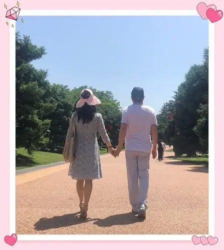 是一辈子 写美篇  三十二年前,一张婚约,把两双稚嫩的双手牵在了一起