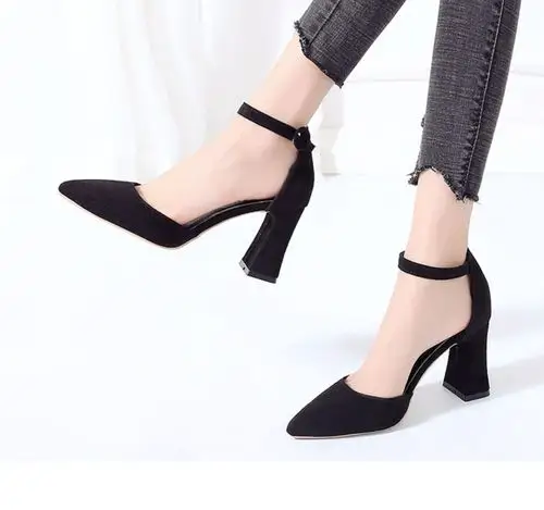 ideamini2021春季新款一字扣带尖头高跟鞋粗跟凉鞋女包头中空绒面韩版