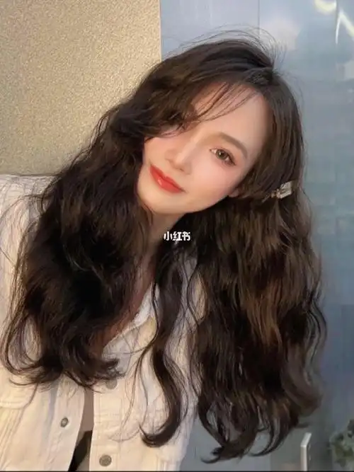 黑色头发烫完不显老超好看的卷发造型