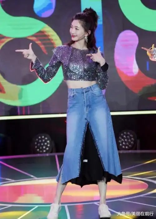 江疏影终于开窍了修身露腰加开叉裙热舞网友女神也有这样一面