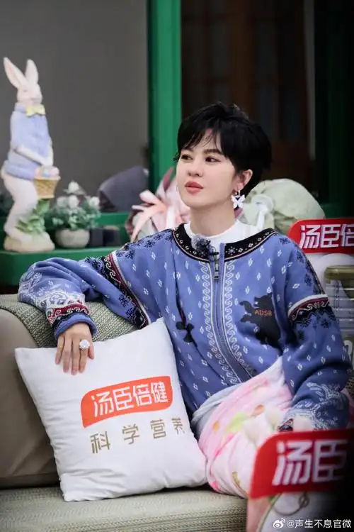 【#声生不息家年华#精彩剧照大放送】@郁可唯咏絮才高,婉婉有仪「心中