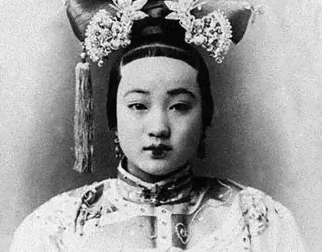 的可能是家族中的女子,这个家族出了许多著名的妃子,比如咸丰的丽妃