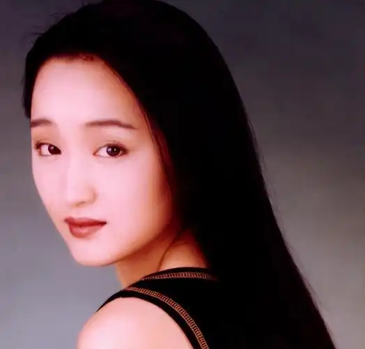 善恶终有报?没想到52岁"无人敢娶"的杨钰莹,才是真的人生赢家