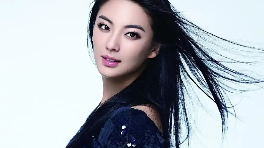 电脑壁纸 明星 大陆明星 张雨绮性感时尚写真