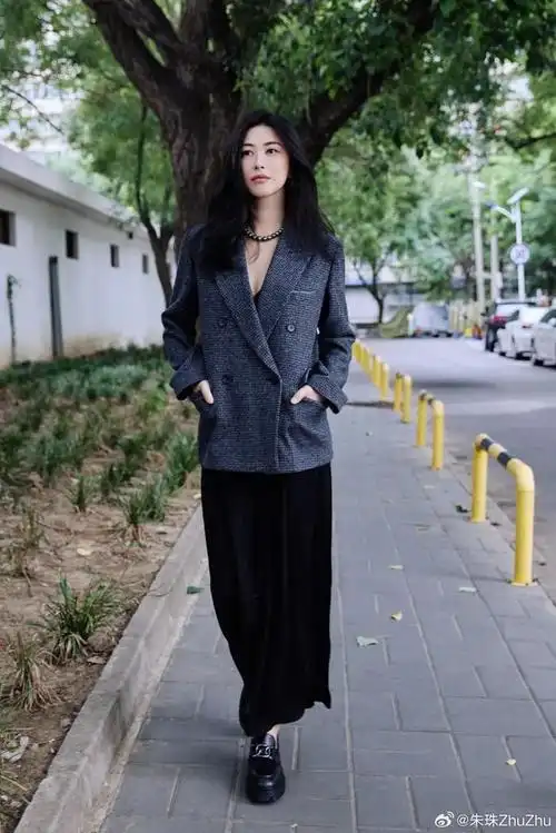 这个秋冬试试它,保暖藏肉还时髦|毛衣_新浪新闻