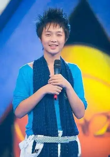 因为张艺兴有先天性的凝血障碍,对他来说做手术是一个相当危险的事情