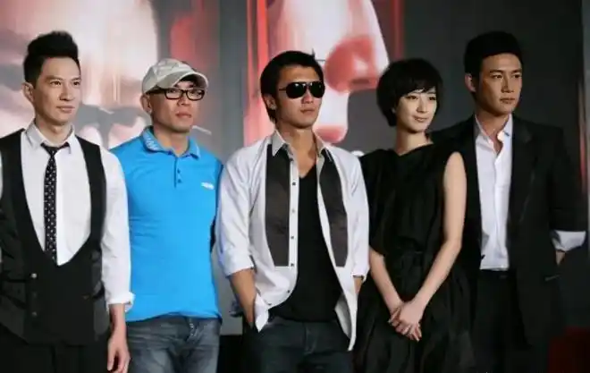 身高182的陆毅和身高1745的谢霆锋同框合影陆毅身高应该没182