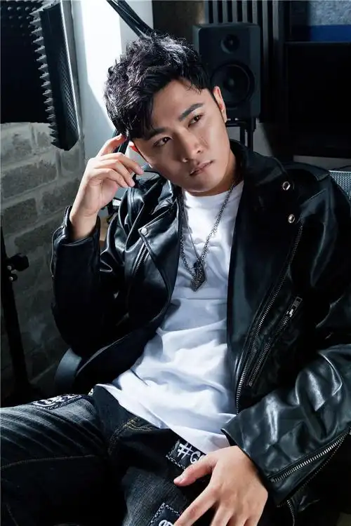 p>赵小熙(jitaya),1990年7月24日出生于海南省三亚市,中国内地流行乐