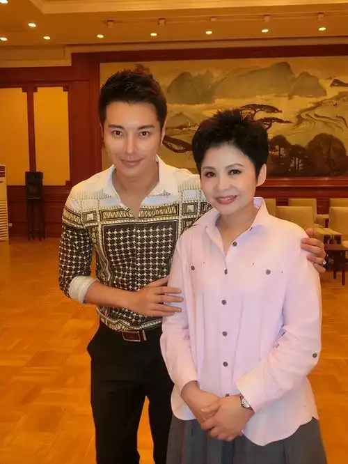 董文华:最红时谣言毁了她的事业和人生,丈夫陪她风雨与共