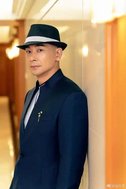 赵文卓妻子,是《至尊红颜》里的上官婉儿,他们的三个孩子一个样