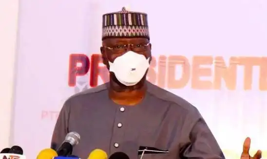 尼日利亚黑心商贩从垃圾堆中拣出用过的口罩,稍加处理当新的卖