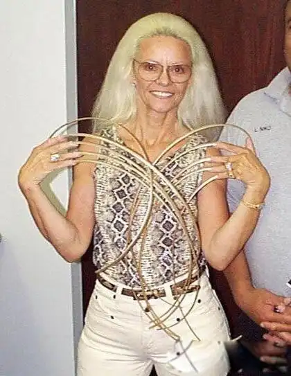 世界最长指甲图片大全 吉尼斯记录指甲有多长