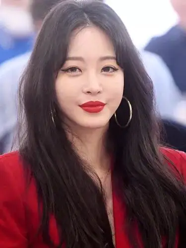 韩艺瑟,怎么肿成这样了?