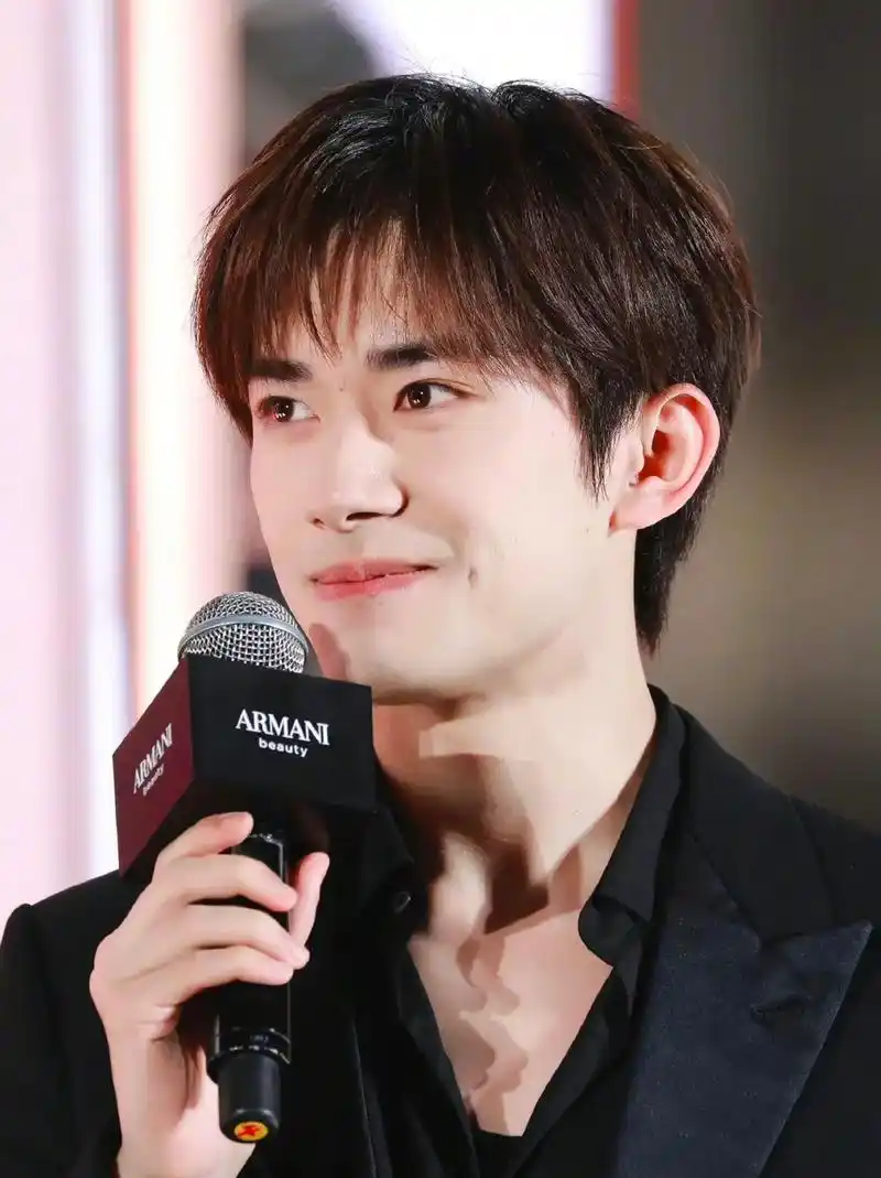 易烊千玺脱单了