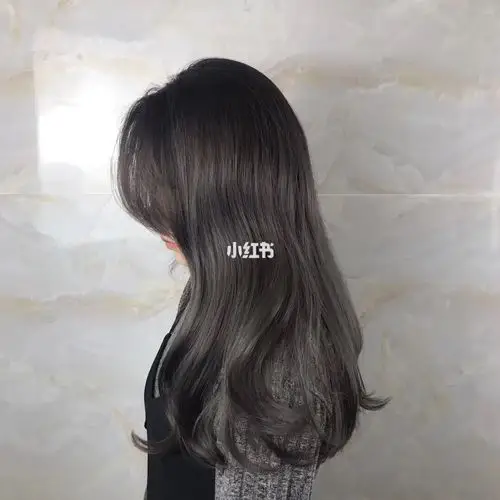 女生显白首选发色灰色系头发让你白三度