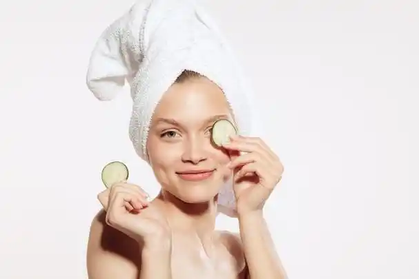 女生想要年轻,皮肤好,每天坚持做好这4点,皮肤白皙细腻又光滑